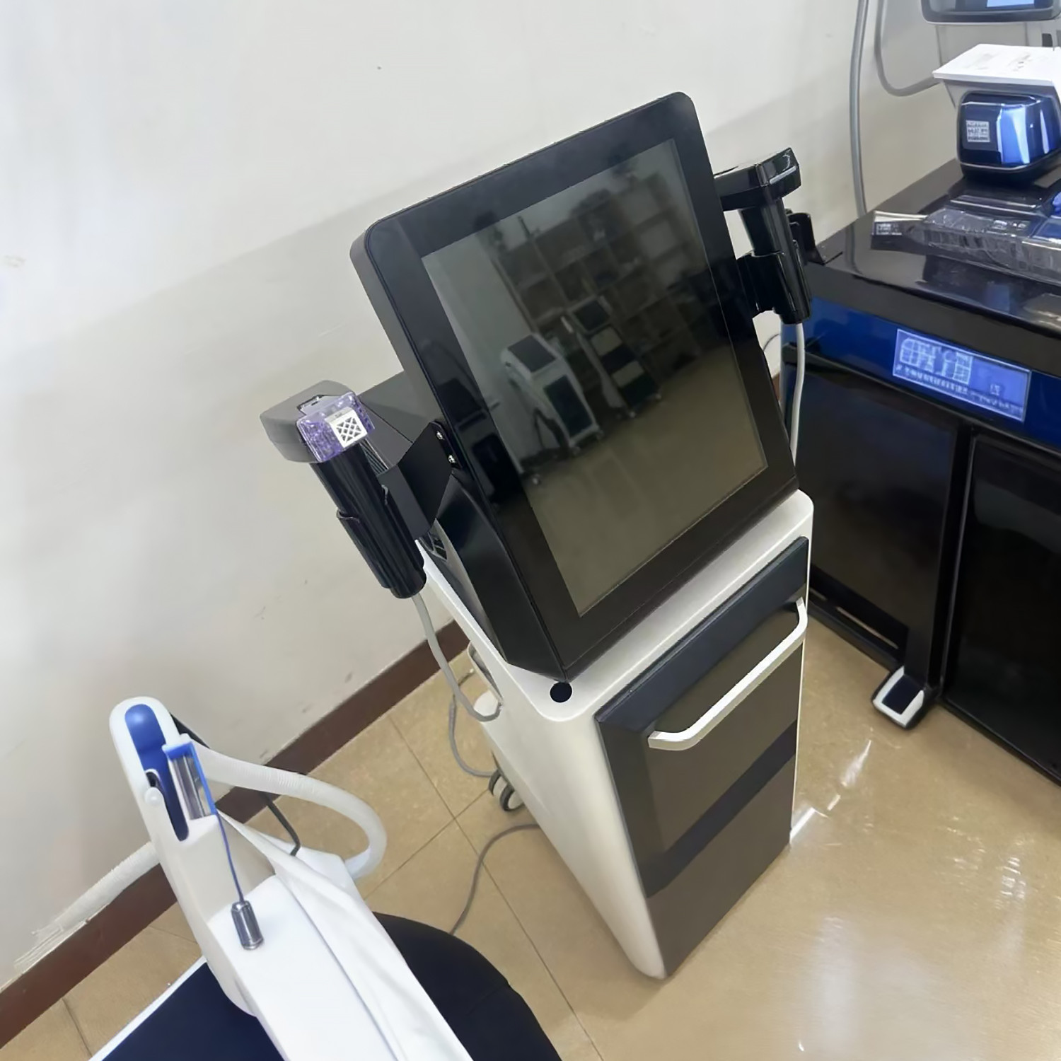 Aurora-MED887 Gold RF Microneedling Platform product detail 4